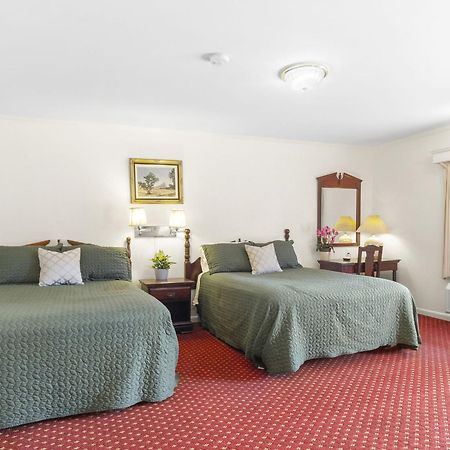 Blue Spruce Inn & Suites Valatie Экстерьер фото