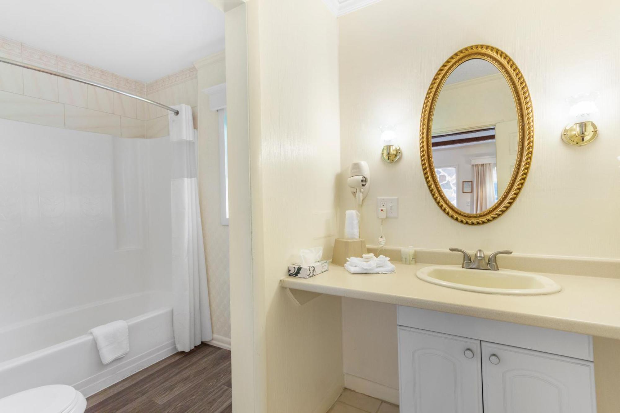 Blue Spruce Inn & Suites Valatie Экстерьер фото