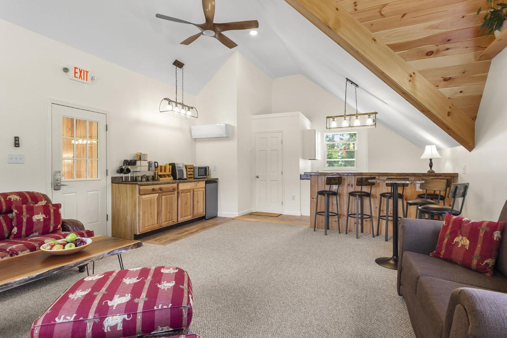 Blue Spruce Inn & Suites Valatie Экстерьер фото